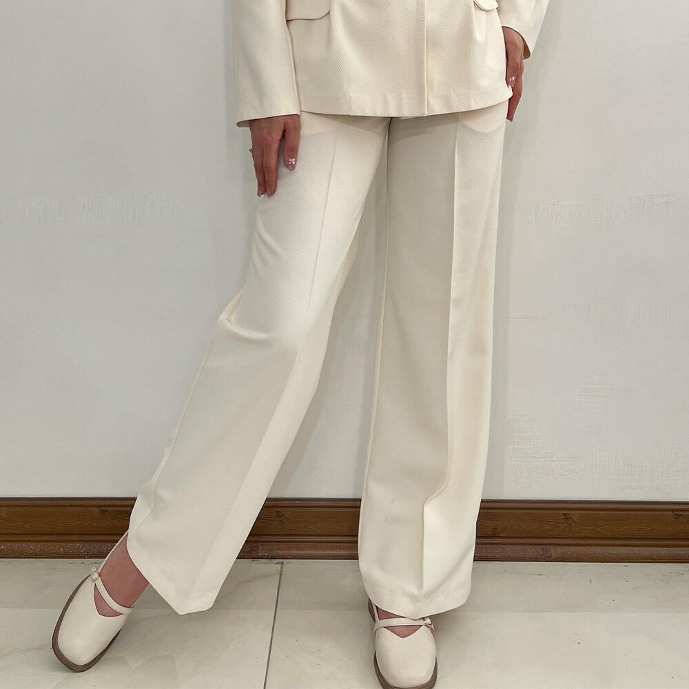 شلوار زنانه کرپ میله‌ای استخوانی آریانا (Ariana) سین استایل