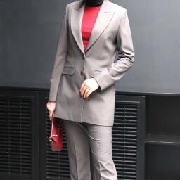 فروش سازمانی کت و شلوار زنانه | خرید عمده یونیفرم اداری زنانه با دوخت و کیفیت حرفه‌ای