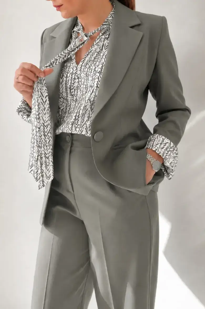 ست سه تیکه کت و شلوار و تاپ زنانه کرپ مرنی ( Merni ) کد 5414